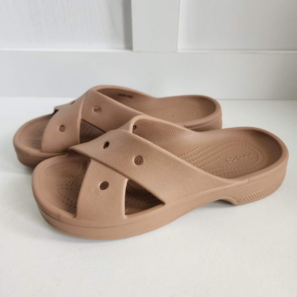 Crocs Classic Cross Strap Sandals Womens 7 Tan brown Slide Shoes 209591-260